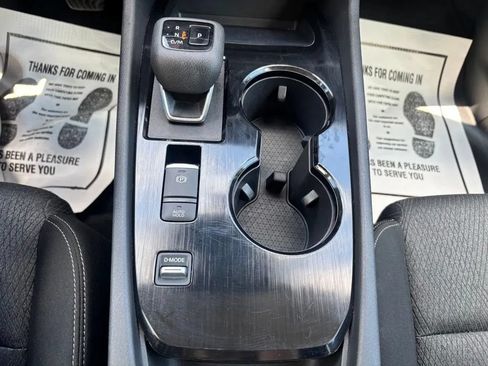 Used 2024 Nissan Rogue SV FWD image 16