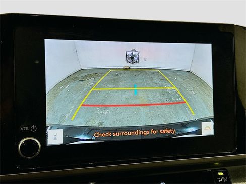 Used 2025 Toyota Camry SE image 11