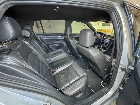 Used 2016 Volkswagen Golf 4-Door image 27