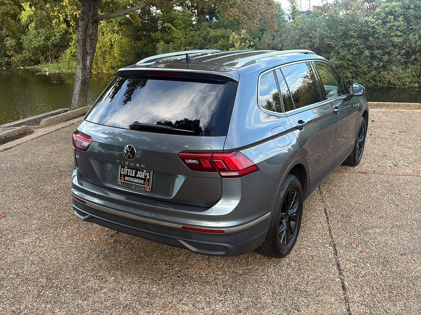 Used 2023 Volkswagen Tiguan SE FWD image 5