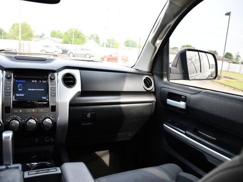 Used 2017 Toyota Tundra SR5 w/ SR5 Upgrade Package AWD/4WD image 17