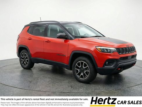 Used 2025 Jeep Compass Trailhawk image 1
