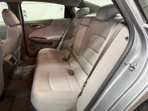 Used 2025 Chevrolet Malibu LT image 9