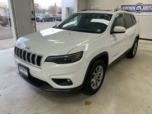 Used 2019 Jeep Cherokee Latitude Plus w/ Comfort/Convenience Group AWD/4WD image 2
