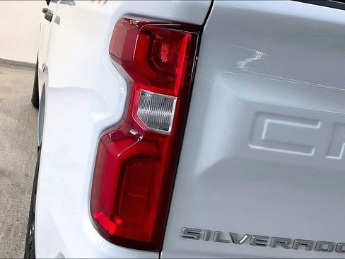 Used 2022 Chevrolet Silverado 1500 Custom AWD/4WD image 24