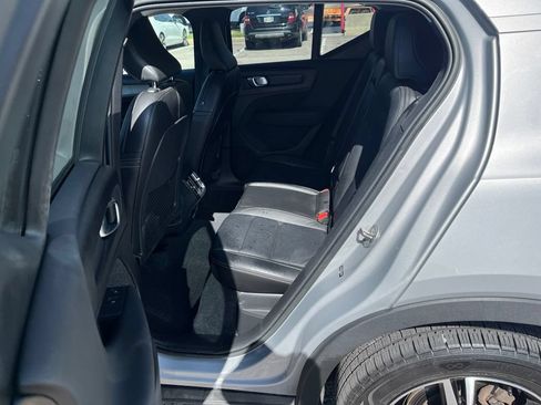 Used 2023 Volvo XC40 B5 Core AWD/4WD image 14