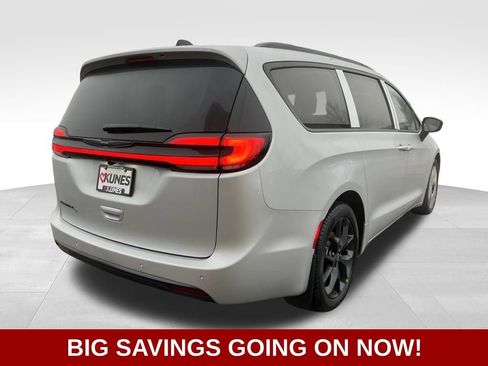 New 2026 Chrysler Pacifica Select w/ S Appearance Package image 9