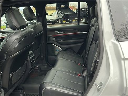 Used 2023 Jeep Grand Cherokee Overland image 24