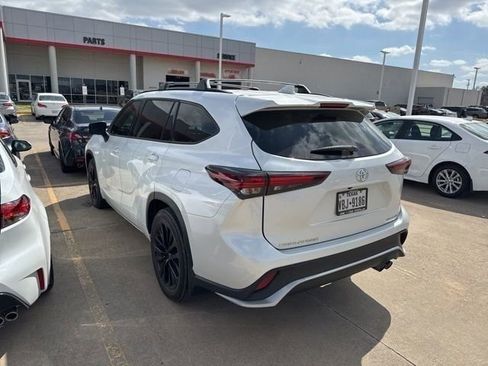 Used 2024 Toyota Highlander XSE image 6