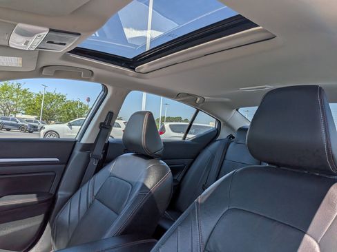 Used 2025 Nissan Altima 2.5 SR w/ SR Premium Package image 17