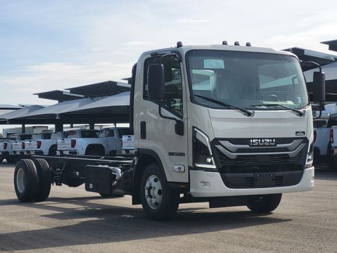 New 2026 Isuzu NPR RWD image 3
