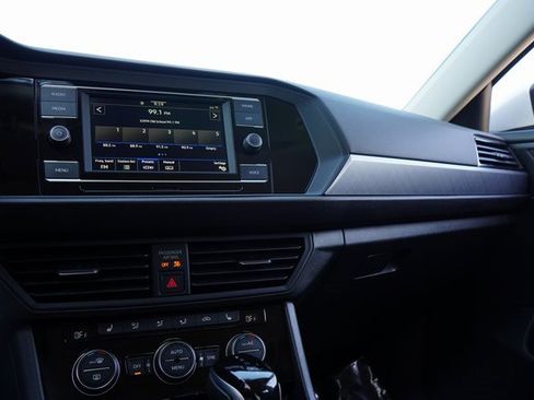 Used 2023 Volkswagen Jetta SE image 17