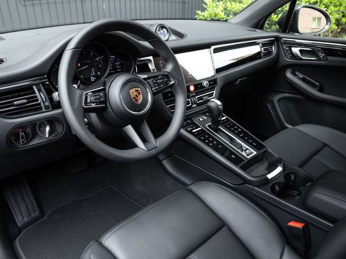 Certified 2026 Porsche Macan AWD/4WD image 4