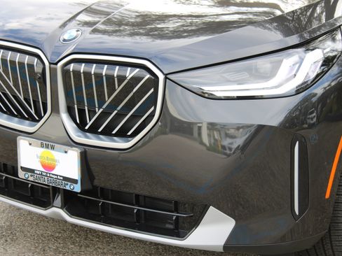 Used 2025 BMW X3 xDrive30i w/ Premium Package image 12