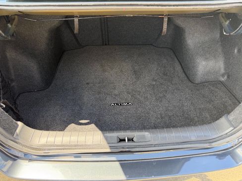 Used 2013 Nissan Altima 3.5 SL w/ Technology Pkg FWD image 12