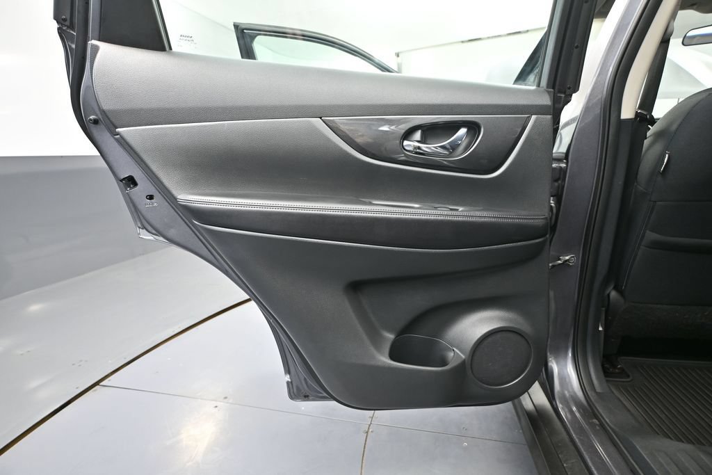 Used 2017 Nissan Rogue S FWD image 26