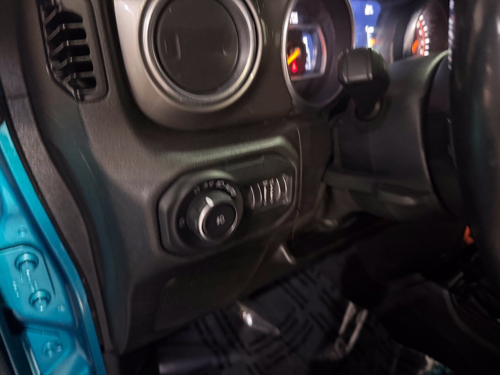 Used 2019 Jeep Wrangler Unlimited Sahara w/ Safety Group AWD/4WD image 13