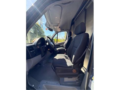 Used 2018 Mercedes-Benz Sprinter 2500 image 11