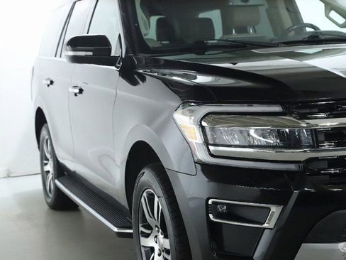 Used 2023 Ford Expedition Limited image 9