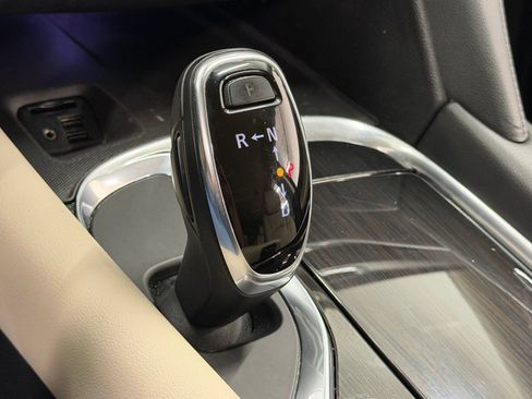Used 2020 Buick Enclave Premium AWD/4WD image 17