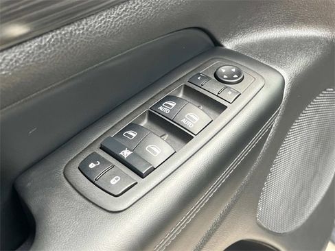 Used 2022 Jeep Grand Cherokee Laredo E image 16