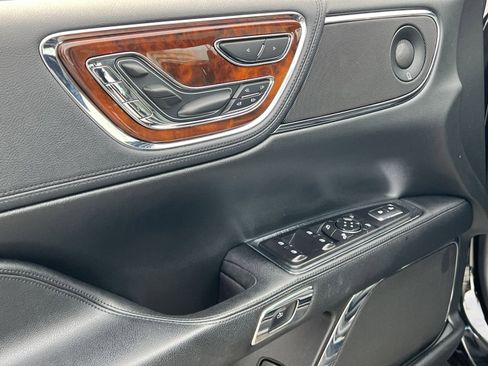 Used 2018 Lincoln Continental Reserve w/ Continental Climate Package image 14