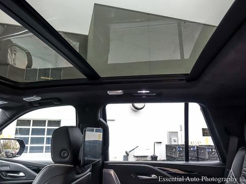 Used 2024 Cadillac Escalade V w/ LPO, ONYX Package image 11