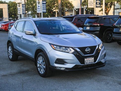 Used 2021 Nissan Rogue Sport SV image 3