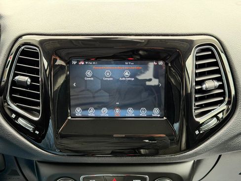 Used 2020 Jeep Compass Latitude image 61