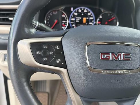 Used 2022 GMC Acadia Denali w/ Denali Technology Package AWD/4WD image 34