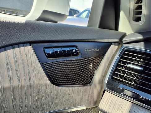 Certified 2024 Volvo XC90 B6 Plus image 33