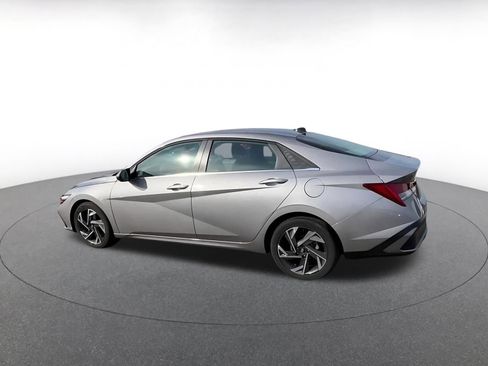 Used 2025 Hyundai Elantra SEL FWD image 10