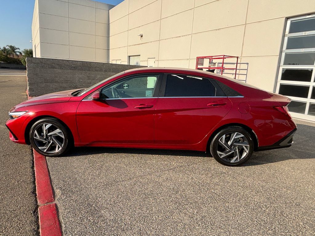 Used 2025 Hyundai Elantra SEL FWD image 8