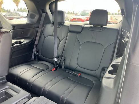 Used 2025 Honda Pilot Black Edition image 17