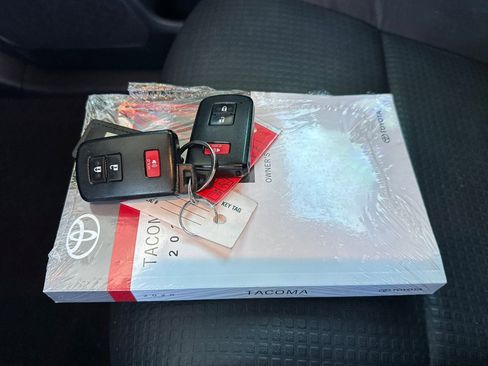 Used 2020 Toyota Tacoma TRD Off-Road w/ TRD Premium Off Road Package image 11