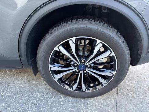 Used 2022 Ford Escape SE w/ SE Sport Appearance Package image 9