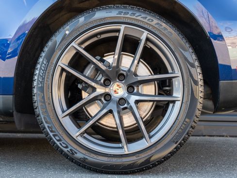 Certified 2023 Porsche Macan Turbo image 13