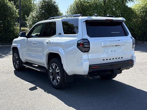 Used 2025 Toyota 4Runner TRD Sport Premium AWD/4WD image 4