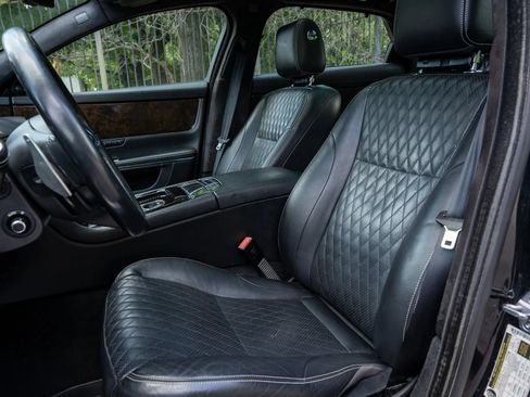 Used 2019 Jaguar XJ L Supercharged RWD image 11