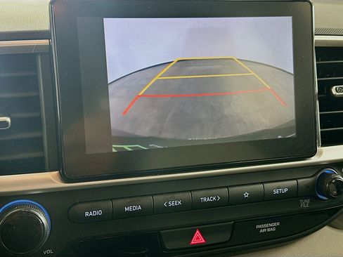 Used 2025 Hyundai Venue SEL image 21