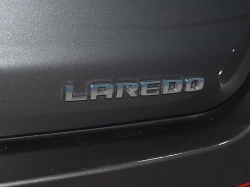 Used 2023 Jeep Grand Cherokee L Laredo image 28
