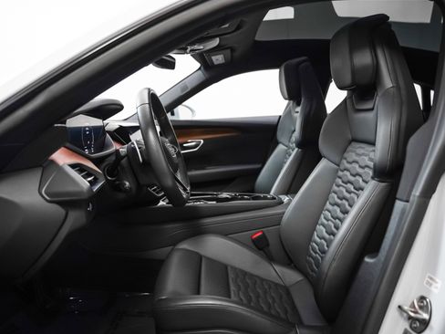 Used 2023 Audi e-tron GT Premium Plus image 6