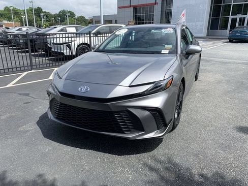 Used 2026 Toyota Camry SE FWD image 4