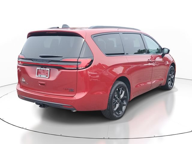 New 2027 Chrysler Pacifica Limited w/ Family Tech Group AWD/4WD image 4