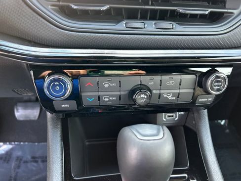 New 2026 Jeep Compass Latitude image 17