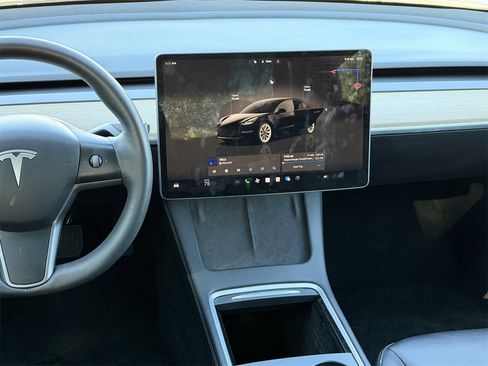 Used 2023 Tesla Model 3 Standard Range image 15