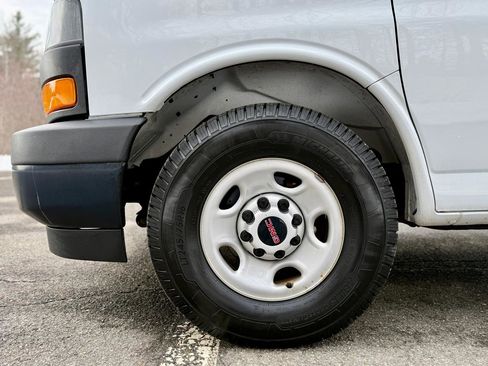 Used 2019 GMC Savana 3500 w/ Driver Convenience Package image 17