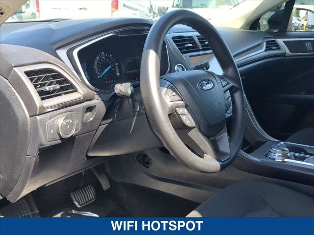 Used 2020 Ford Fusion SE FWD image 12