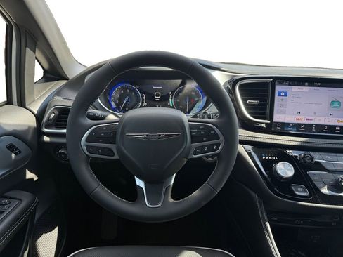 New 2026 Chrysler Pacifica Limited image 12