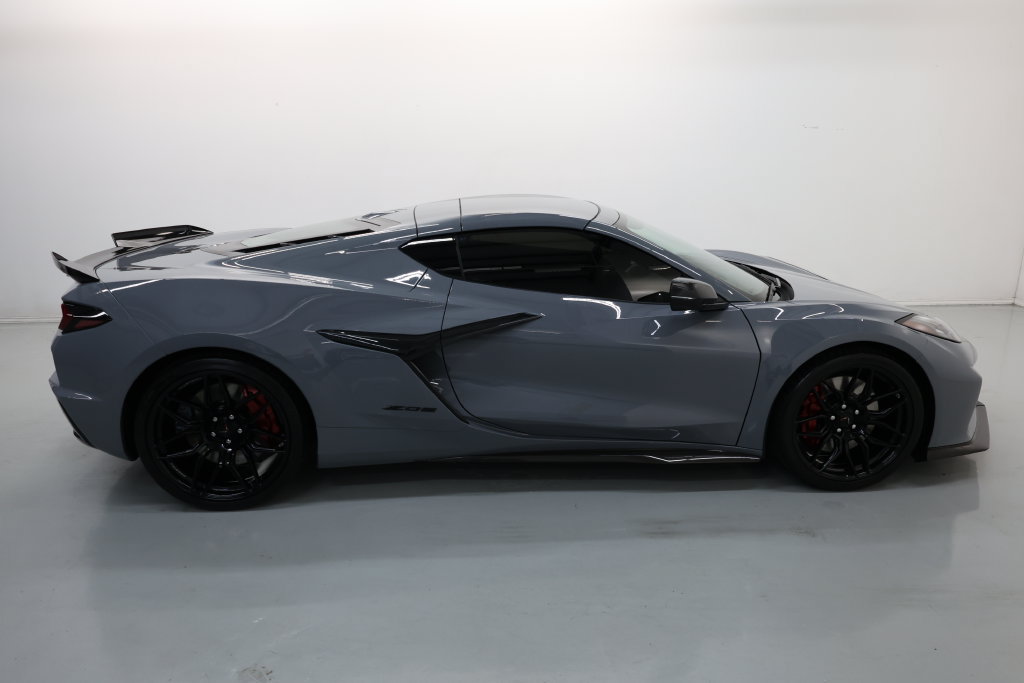 Used 2024 Chevrolet Corvette Z06 w/ Stealth Interior Trim Package RWD image 75